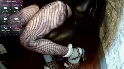 crossdresser krystal online show from April 16, 2026, 5:03 pm