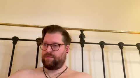 crouchendtiger online show from November 26, 2025, 11:22 am