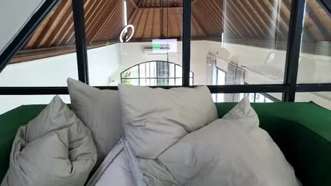 Lin inst lingoodyy online show from February 14, 2025, 3:00 am