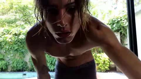 Lin inst lingoodyy online show from February 26, 2025, 4:58 am