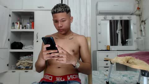 crys_22 online show from November 9, 2025, 4:22 am