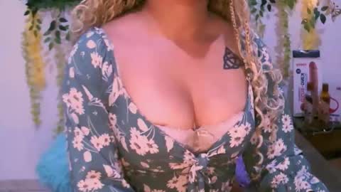 crysrus online show from December 5, 2025, 2:09 am