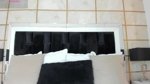 Crystal Rose  online show from April 16, 2026, 11:44 am