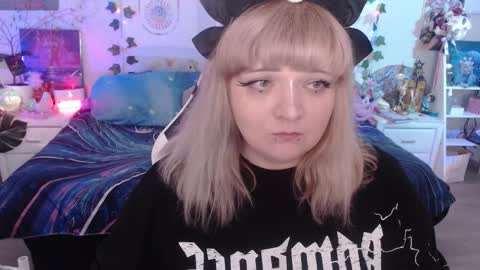 Snapshot of crystal_galaxy chatting on September 8, 2025, 6:29 pm   online show from September 8, 2025, 6:29 pm