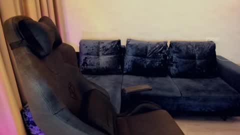 crystalemily online show from December 14, 2024, 8:18 pm