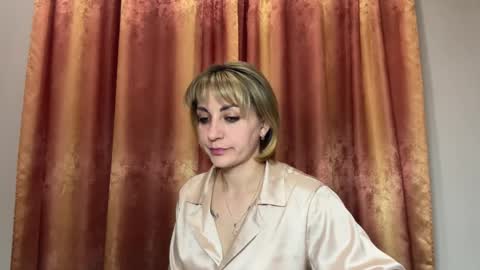 Snapshot of crystalfever_ chatting on May 17, 2026, 7:32 pm Mary online show from May 17, 2026, 7:32 pm