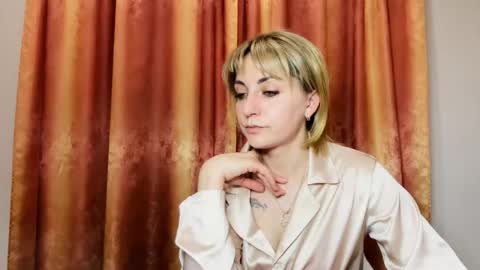 Snapshot of crystalfever_ chatting on May 18, 2026, 8:25 pm Mary online show from May 18, 2026, 8:25 pm