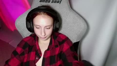 Snapshot of crystallkris chatting on January 8, 2025, 5:27 am Kristina online show from January 8, 2025, 5:27 am