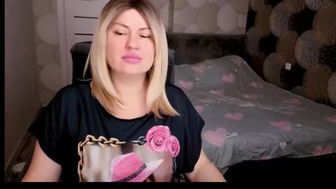 CrystalllEyes online show from October 3, 2025, 2:41 am