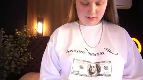 crystallpaws_ online show from May 21, 2026, 5:58 am