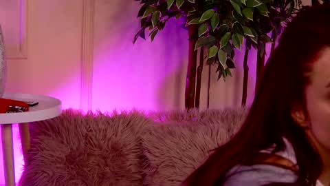 crystallred online show from March 1, 2026, 5:53 am