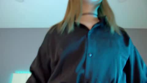 Crystal online show from March 4, 2025, 6:47 am