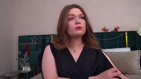 Crystal online show from December 22, 2025, 6:27 pm