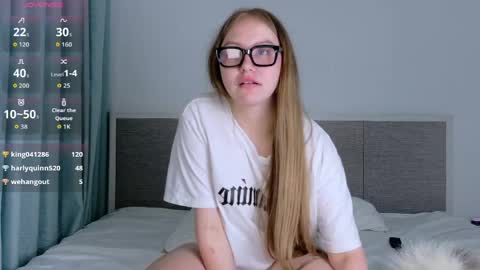 Lina online show from May 11, 2026, 4:04 pm