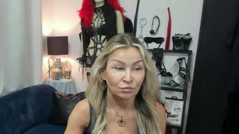 CrystalHotty online show from May 18, 2026, 5:13 am