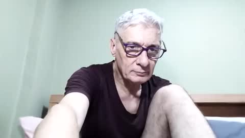 Snapshot of cucaio18 chatting on October 5, 2025, 4:00 am BIG UNCUT HARD COCK online show from October 5, 2025, 4:00 am