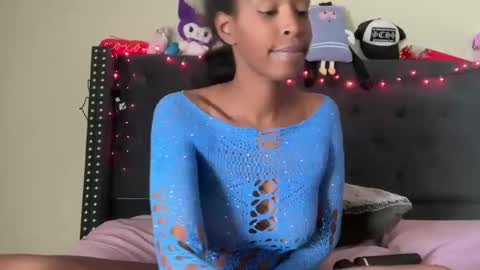 cum2charmxx online show from October 4, 2025, 6:50 pm