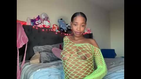 cum2charmxx online show from October 19, 2025, 12:44 am