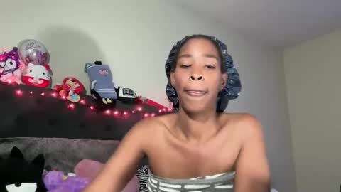 cum2charmxx online show from October 22, 2025, 1:44 pm