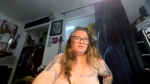 cummiepuppy777 online show from May 15, 2026, 2:40 am
