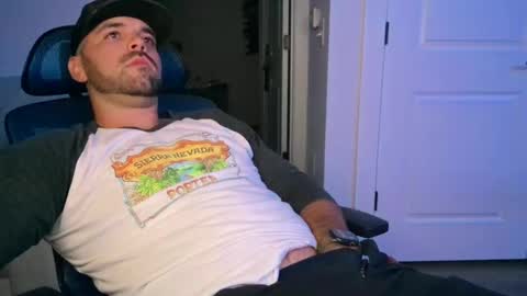 cummmg23 online show from October 3, 2025, 5:15 am