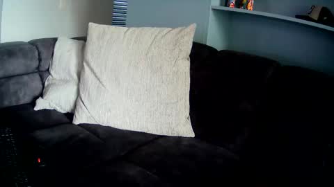 cumonbby online show from January 8, 2025, 9:53 am