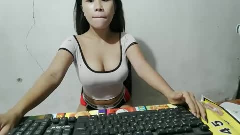 cumwhore4uxox online show from April 19, 2026, 8:44 pm