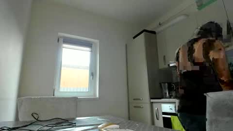 maria  alex online show from November 19, 2025, 12:27 pm