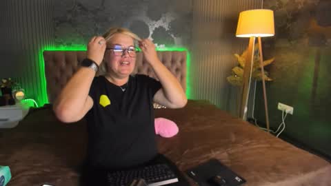 CurlyDreams online show from September 18, 2025, 12:07 pm