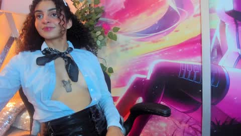 Snapshot of curlyrose_ chatting on December 12, 2024, 12:38 am Rose online show from December 12, 2024, 12:38 am