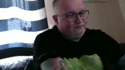 Snapshot of curtus14 chatting on November 15, 2025, 2:57 pm curtus14 online show from November 15, 2025, 2:57 pm