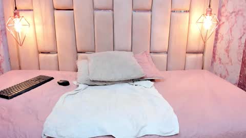 Snapshot of curvy_alyanna chatting on September 9, 2025, 12:05 pm Alyanna online show from September 9, 2025, 12:05 pm