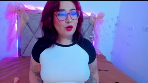 Snapshot of curvybaddie chatting on December 25, 2024, 9:43 pm A online show from December 25, 2024, 9:43 pm