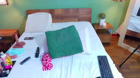 Danna online show from December 19, 2025, 2:02 pm