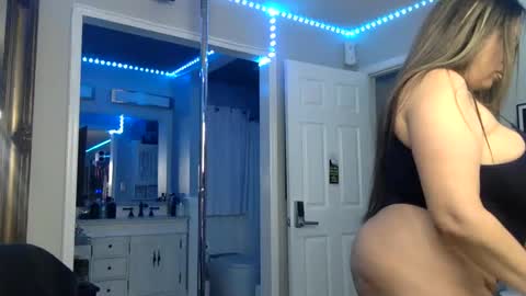 curvyfunlover online show from November 11, 2025, 1:05 am