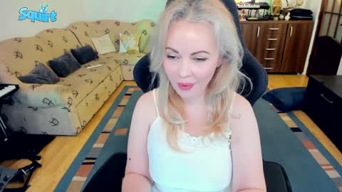 Snapshot of curvymaturelynn chatting on March 10, 2025, 1:45 am Whitney Lynn online show from March 10, 2025, 1:45 am