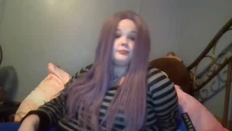 dahlia -kim online show from February 12, 2025, 8:27 am