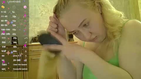 Curvy online show from March 12, 2026, 11:49 am