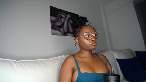 Liya online show from March 4, 2025, 8:38 pm