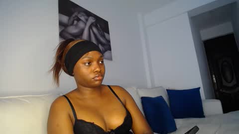 Liya online show from October 22, 2025, 7:41 am