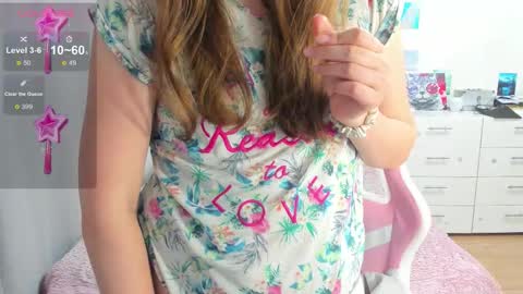 Snapshot of cute_kate0 chatting on October 5, 2025, 9:40 am cute_kate0 online show from October 5, 2025, 9:40 am