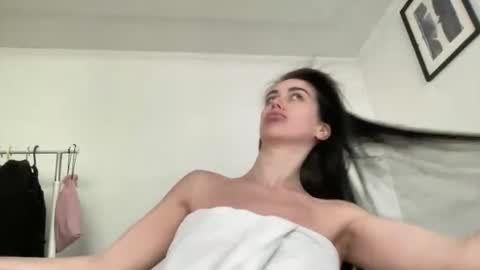 cute_kriss94 online show from May 10, 2026, 1:49 pm