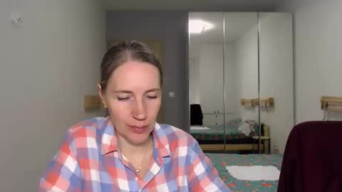 cute_lion_ online show from April 19, 2026, 6:10 pm