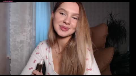 Hello Im Alisa Thank you for all the support  online show from April 18, 2026, 5:55 am