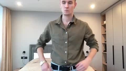 cute_skywalker online show from November 8, 2025, 12:05 pm