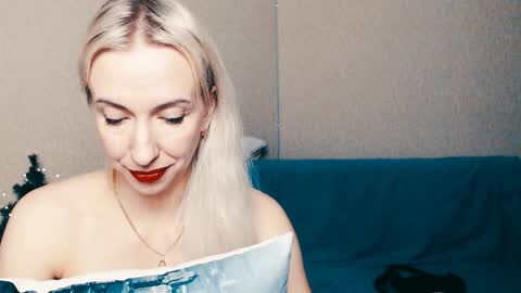 Snapshot of cute_smile_shy chatting on January 8, 2025, 4:23 am cute_smile_shy online show from January 8, 2025, 4:23 am