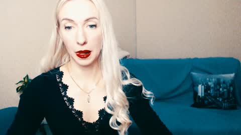 Snapshot of cute_smile_shy chatting on January 16, 2025, 8:14 pm cute_smile_shy online show from January 16, 2025, 8:14 pm