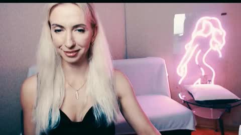 Snapshot of cute_smile_shy chatting on September 19, 2025, 7:47 pm cute_smile_shy online show from September 19, 2025, 7:47 pm