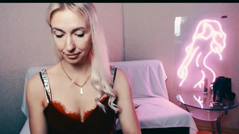 Snapshot of cute_smile_shy chatting on September 28, 2025, 8:52 am cute_smile_shy online show from September 28, 2025, 8:52 am