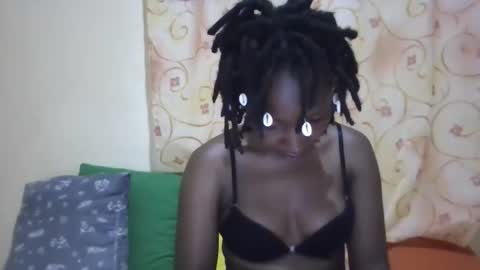 cute_xeniah online show from October 15, 2025, 3:06 am